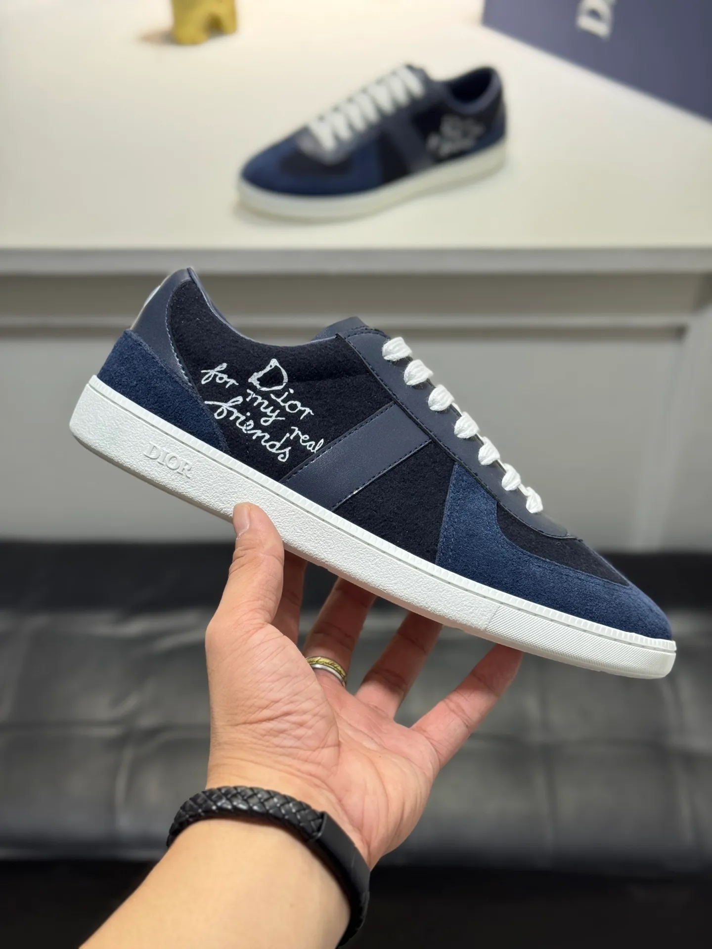 Men's shoes 💰400 [New style] 🎠🎠Dior🔍Top purchasing agent🇮🇹Di's hot model super popular sneakers are synchronized with the new product counters. The uppers are made of original Italian imported cowhide. The logo graphics are perfectly reproduced with complex craftsmanship necessary for fashionistas. The lining of imported soft sheepskin Sole: The original sole is specially provided by the original factory. The exclusive movable molded sole is super comfortable. The original factory follows the order. 🔍🔍Multiple colors are available. You can enter and exit the counter at will. Welcome to compare. A must-have for trendy men. Code number: 38-44 (45 customized